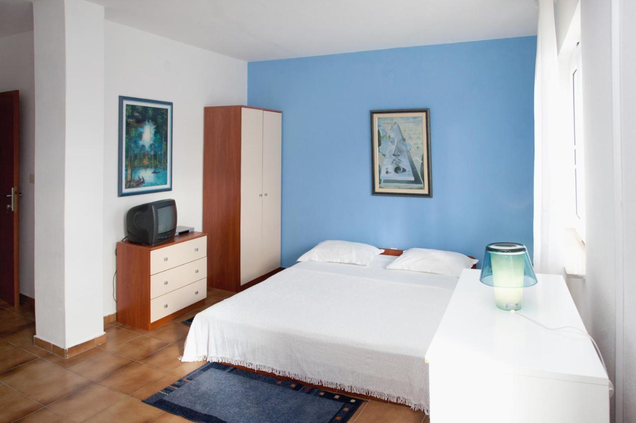 Apartments By The Sea Rastici, Ciovo - 2104 Trogir Exterior foto
