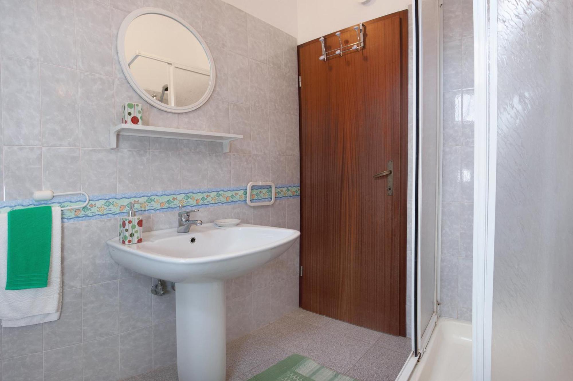 Apartments By The Sea Rastici, Ciovo - 2104 Trogir Zimmer foto